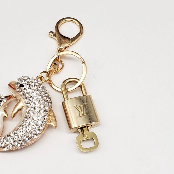 Authentic Louis Vuitton Lock & Key with unbranded Rhinstone Dolphine Bagcharm - Picture 8 of 8